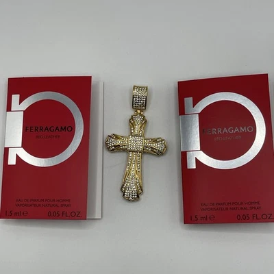 Colgante grande de cruz de circonita cúbica resistente al agua de acero inoxidable chapada en oro Ferragamo Foto 1 de 4