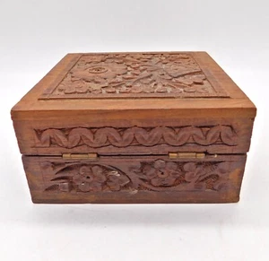 Vintage gravierte Holzkiste quadratische Blumen - Bild 1 von 6