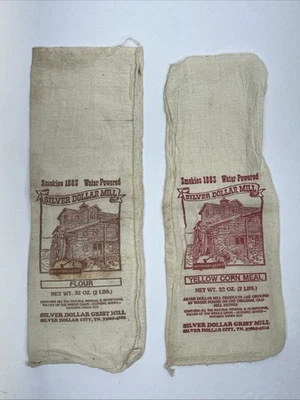 Dos bolsas de harina de maíz amarillas para hornear molino de plata de colección Foto 1 de 4