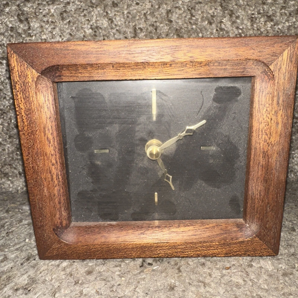 Vintage Mid century Modern Clock - Image 1 of 4
