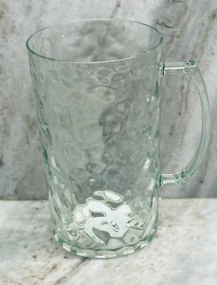 Taza para beber de plástico transparente con mango de 20 OZ Foto 1 de 4