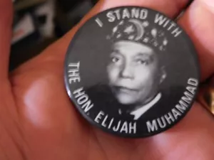 VINT PINBACK BUTTON OF HONORABLE ELIJAH MUHAMMAD, BLACK MUSLIM LEADER - Picture 1 of 2