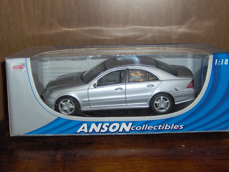 Mercedes-Benz C-Class Silver Anson 1:18 - Immagine 1 di 1
