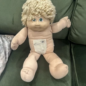 Vintage 1983 Coleco Cabbage Patch Blonde Yarn Hair, Green Eyes - Picture 1 of 7