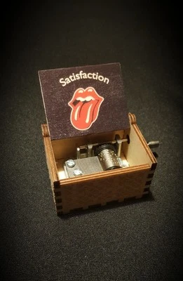 BREIZH LIZENZ The Rolling Stones Satisfaction Holzspieluhr – personalisierbar