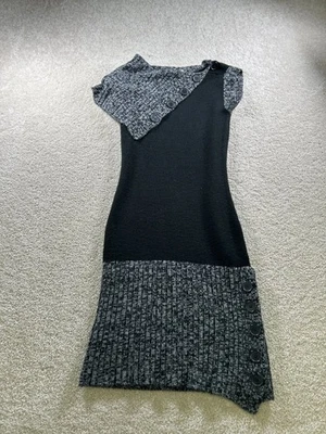 Vestido suéter de punto gris negro para mujer Derek Heart acento mediano con botones Foto 1 de 4