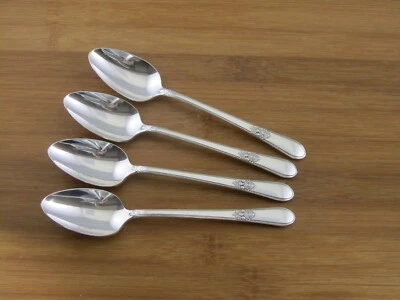 Juego de CUATRO 1847 Rogers Bros ADORACIÓN cucharaditas plateadas 6 1/8" cubiertos Foto 1 de 2