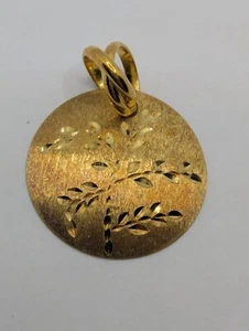 Veronese Sterling Silver Gold Bonded Diamond Cut Leafs Circle Pendant - Picture 1 of 6