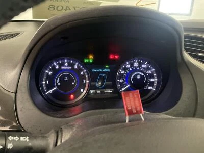 Medidor de velocímetro usado se adapta a: Hyundai Azera Cluster ID 2014 940013V110 grado A Foto 1 de 4