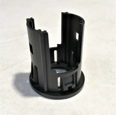 2015-2018 SIERRA DENALI FRONT OUTER PARK ASSIST SENSOR RETAINER BRACKET 23276806 - Image 1 of 3