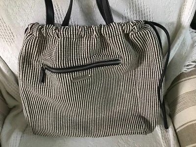 MUY LINDO BOLSO TOTE MUJER/NEGRO BLANCO RAYAS/MAX STUDIO/NUEVO CON ETIQUETAS Foto 1 de 4