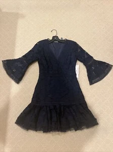Abito nuovo con etichette Bloomingdales AQUA manica 3/4 blu navy pizzo scollo a V XS $128 - Foto 1 di 3