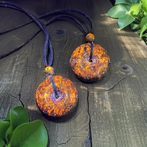 Natural Yooperlite Donut Circle Pendant UV Glowing Flame Stone Amulet Necklace - Picture 1 of 6