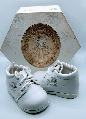 Keepsake Box & Christening Baptism Baby Shoes with Silver Embroidery (z370) - Image 1 of 4