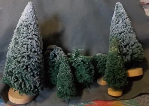 CHRISTMAS MINI DISPLAY TREES & BUSHES (C10) - Picture 1 of 2