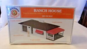 HO Scale Bachmann Plasticville Ranch House Kit #45154, BNOS