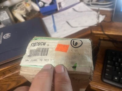 NEW GE Fluorescent Light Bulb F30T8/CW 30W Tube Lamp 6 PK - Image 1 of 4