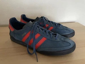 Adidas Jeans Trainers CQ2766 Hi Red/Noble Ink Manchester Mens UK Size 9 - Picture 1 of 8