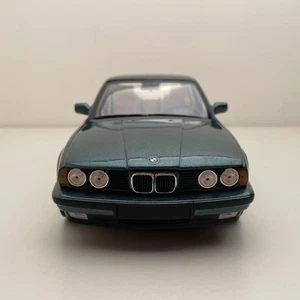 MINICHAMPS 1/18 BMW 535i E34 green alloy openable car model - Picture 1 of 15