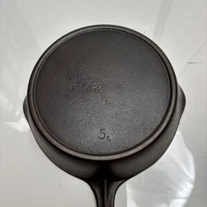 Favorite Piqua Ware #5c Cast Iron Skillet, gorgeous, sits flat Unmarked RESTORED - Picture 1 of 6