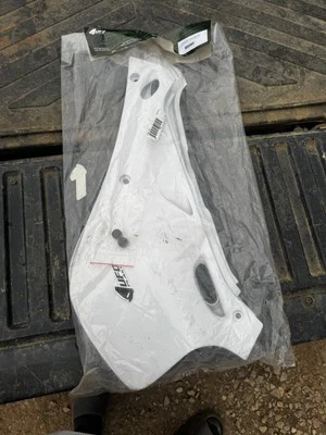UFO YA02857046 Side Panels 1993-1995 Yamaha YZ 250 YZ125 - Image 1 of 2