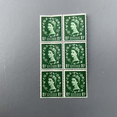 1950-1959 QEII 1 1/2d one and a half pence green block of six stamps- MNH - Image 1 of 2