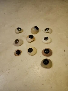Antiguo surtido de ojos de vidrio 10 artículos detalles increíbles algunos incluso tienen venas rojas - Imagen 1 de 20