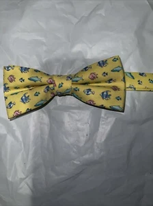 Children’s Izod Bow tie Fish And Yellow - Picture 1 of 5