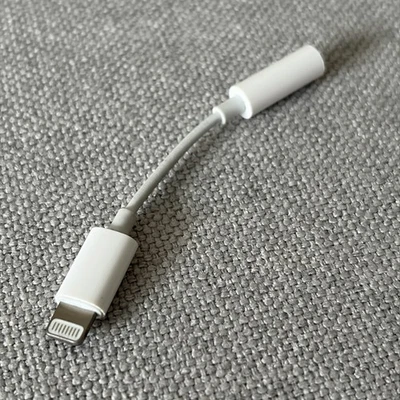Apple Lightning to 3.5 mm Headphone Jack Adapter Original OEM iPhone 8+ - Image 1 of 2