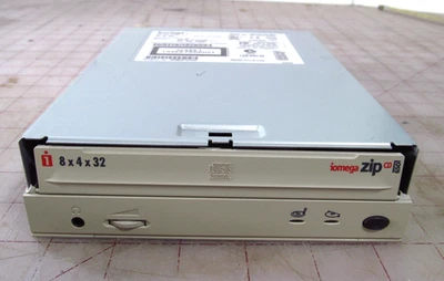 Iomega ZipCD 650 5.25" CD-ROM Drive IDE (broken front flap) ZIPCDP1024NT - Image 1 of 3