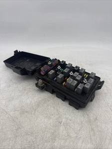 09 10 11 12 13 Corvette C6 Engine Fuse Box Block Relay Junction GM 22739140 OEM - Picture 1 of 7
