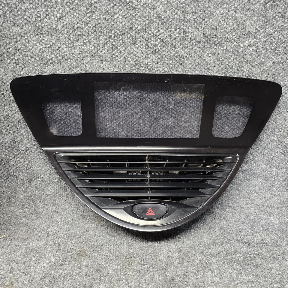 2006 SUBARU B9 TRIBECA  CENTER DASH VENT INFO SCREEN BEZEL Lens OEM - Imagem 1 de 4