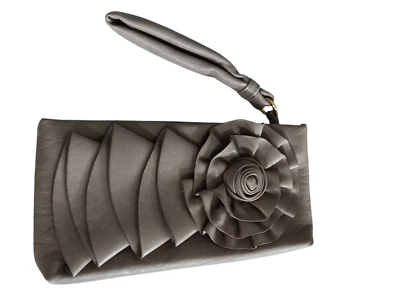 Bolso sin asas Big Buddha Muñequera Pequeño Cuero Vegano Cremallera Gris Flor Formal Foto 1 de 4