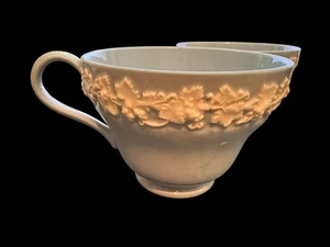 BEAUTIFUL WEDGEWOOD EMBOSSED QUEENSWARE BLUE TEA CUP COFFEE ENGLAND POTTERY ! - Picture 1 of 4