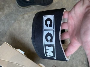 CCM Hockey 820 Nackenschutz schnittfest schwarz, Größe Medium - Bild 1 von 5