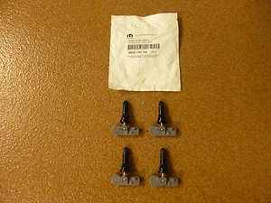 Reifendrucksensor TPMS Satz original Mopar 68241067AB Jeep Wrangler Typ JK 13-15 - Bild 1 von 1