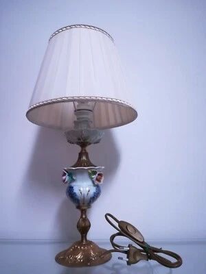 Lampada stile Capodimonte in ottone ceramica e cappello in seta - Immagine 1 di 4
