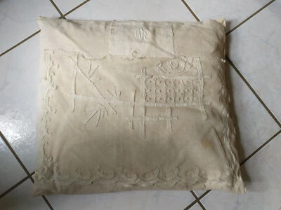 ANCIEN COUSSIN   BRODERIE avec fond de coiffe - Photo 1/4