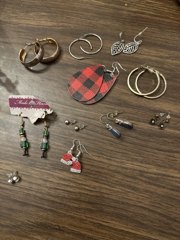 Комплект сережек — обручи, подвески, запонки и кожаные капли | смешанный лот - Изображение 1 из 1