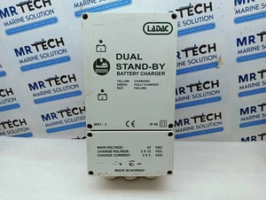 Cargador de batería doble de pie Ladac 4041lbc 4041-2 42 Vac 2x12 Vdc 2x5 Adc Ip 66 - Imagen 1 de 9