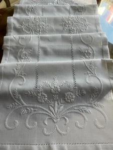 HAND MADE EMBROIDERED TABLE RUNNER SPECTACULAR CRAFTSMANSHIP 96" LONG WHITE - Picture 1 of 15