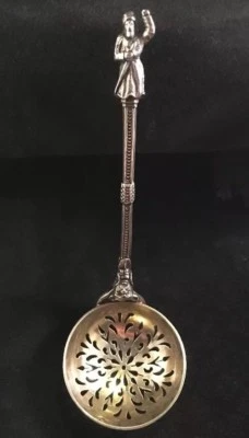 Cuchara figurativa tamiz de azúcar apóstil inglesa de plata esterlina Londres 1865 Foto 1 de 4