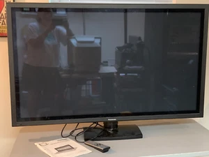 MONITOR STAND with Panasonic Plasma Display HDTV 50” TH-50PF9UK (not working?) - Picture 1 of 4