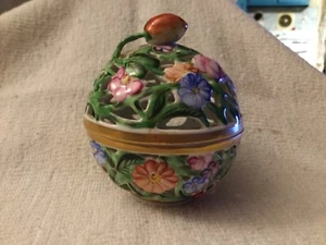 Herend Lattice Openwork Ball - Picture 1 of 4