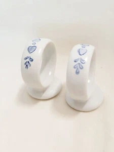 Pfaltzgraff Yorktowne Blau Herzen Creme Keramik Serviettenringe Halter 2er Set - Bild 1 von 3