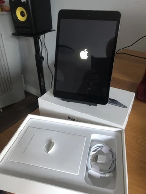 Apple iPad mini 2 7.9 Inch 32Gb Wi-Fi - Black/Space Grey Boxed. - Image 1 of 4