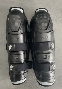 THOR KNEE GUARD QUADRANTR CE ADULT 2704-0240 BLACK - BRAND NEW - UK SELLER - Picture 1 of 1