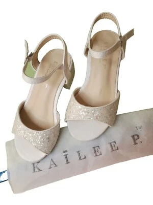 Kailee. Zapatos de novia acolchados para niña con flores P Foto 1 de 4