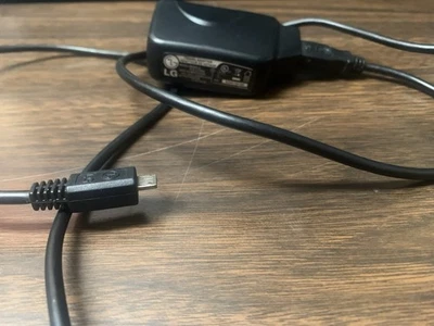 Carregador de parede USB genuíno LG STA-U12WS para smartphone Sony Xperia E5 X XA XA-Dual - Imagem 1 de 2