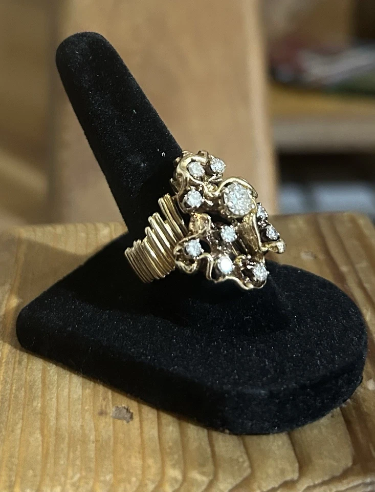 Anillo de diamantes de 10 piedras. Pepita de oro - caña lateral lineal (1,5 quilates con) 9-2,6-2,9 mm FC Foto 1 de 4